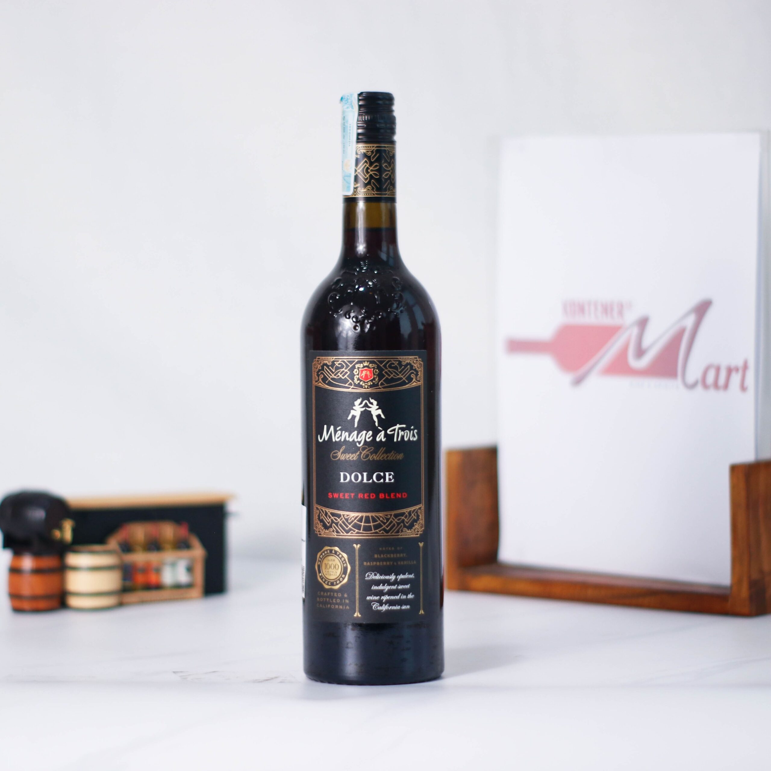 Menage A Trois Dolce Sweet RedBlend NV Red Wine USA